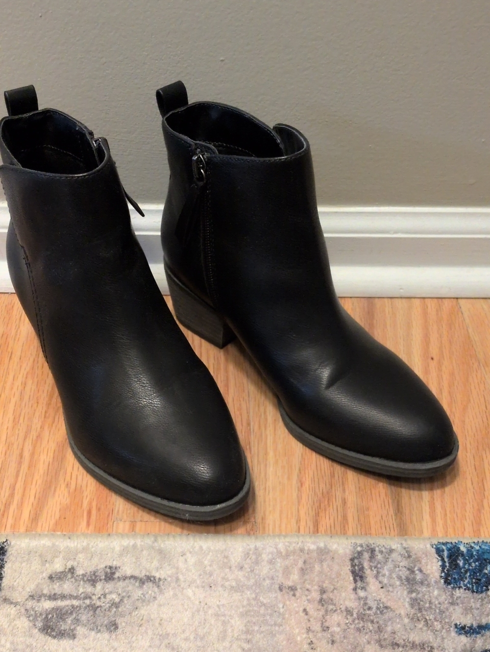 Naturalizer Black Leather Ankle Booties with Side Zip